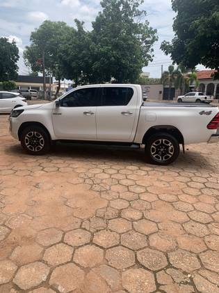TOYOTA HILUX 2.8 D-4D TURBO DIESEL CD SRV 4X4 AUTOMÁTICO